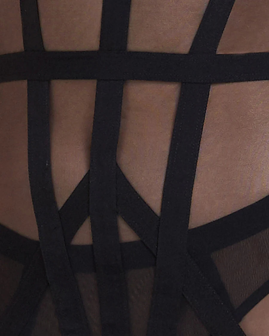 Close up Karolina Basque Pipping Details